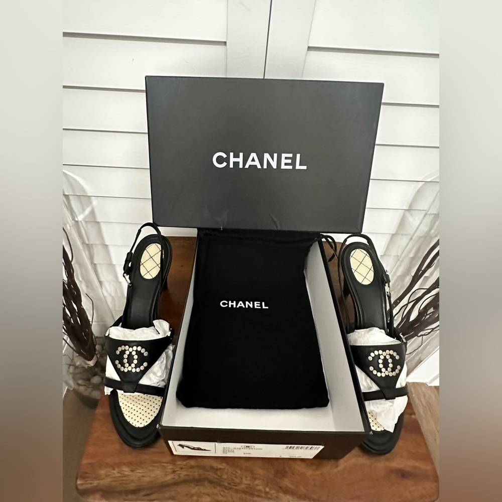 GENUINE CHANEL SLING BACK HEEL SANDALS.  SIZE 40 Gorgeous and Great Condition - Picture 2 of 16